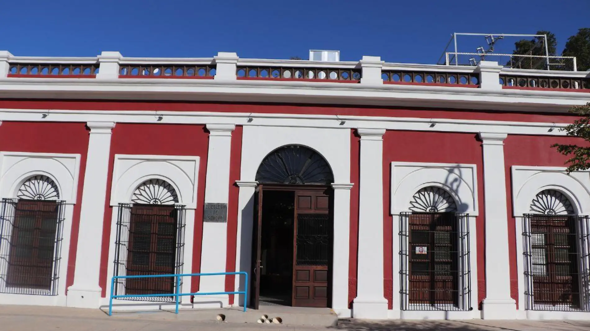 Biblioteca Gerardo Cornejo en El Colson